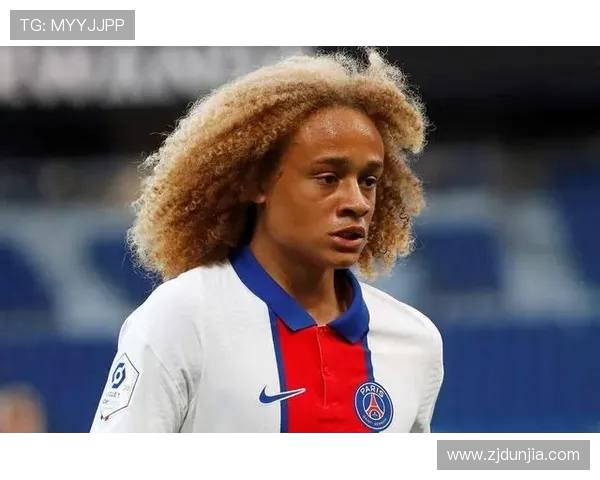 哈维西蒙斯：新星崛起，足球场上的未来之星与传奇之路